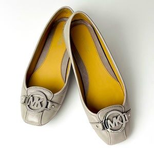 Michael Kors Fulton Moc Flats Leather Size 5.5 Aluminum Gray color